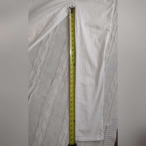 Chico's So Slimming Straight Legged White Jeans with Stretch Sz. 2 - Picture 4 of 7